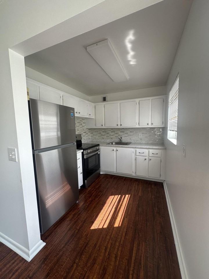 195 Windsor I - Photo 6 of 19