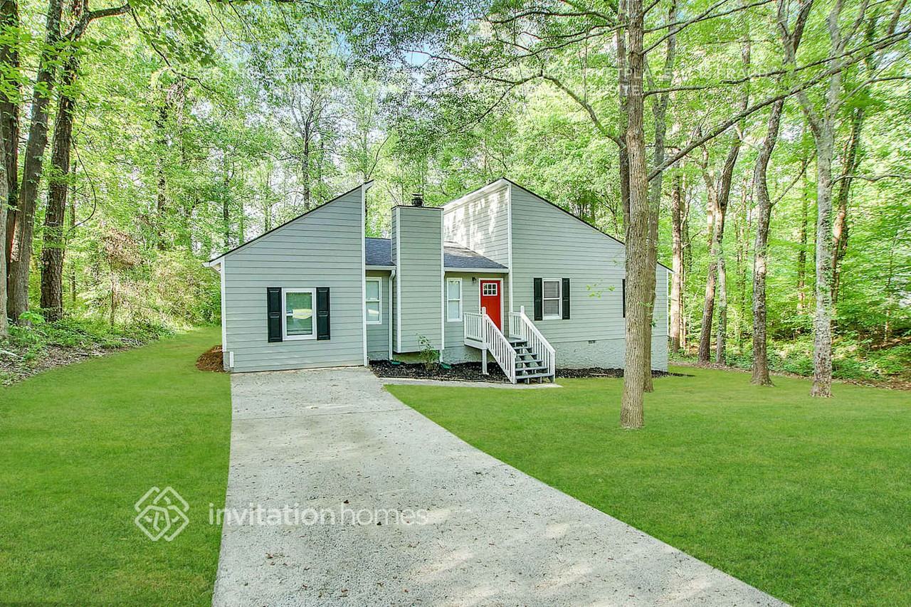 2491 Ramblewood Ct - Photo 2 of 27