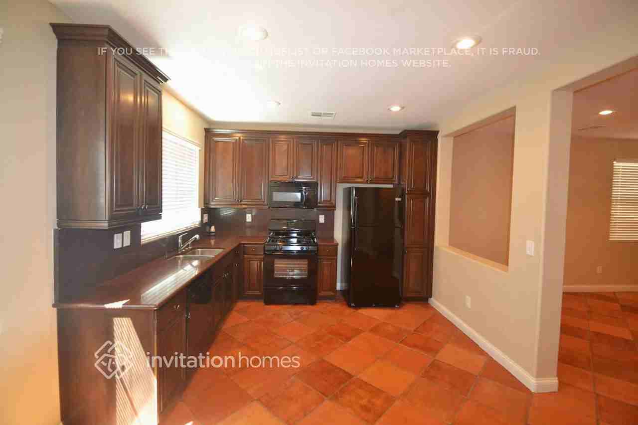 9443 Fort Connah Ct - Photo 5 of 10