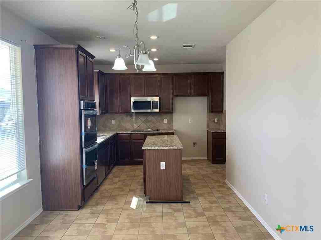 5506 Bridgewood Dr - Photo 6 of 10