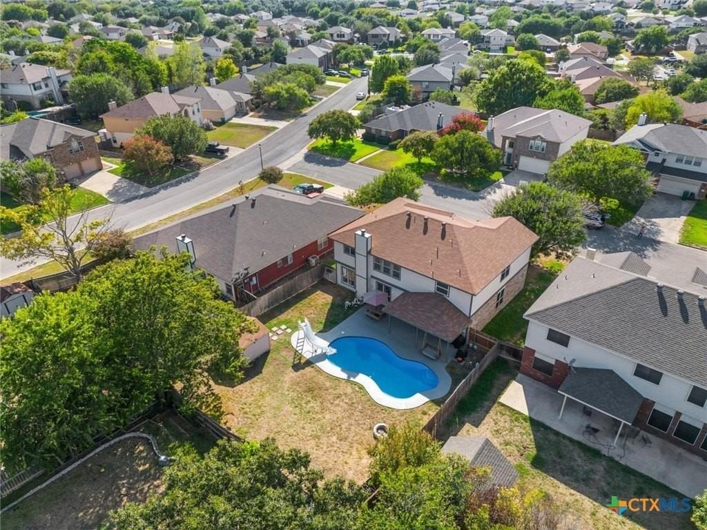 2203 Delaware - Photo 3 of 40