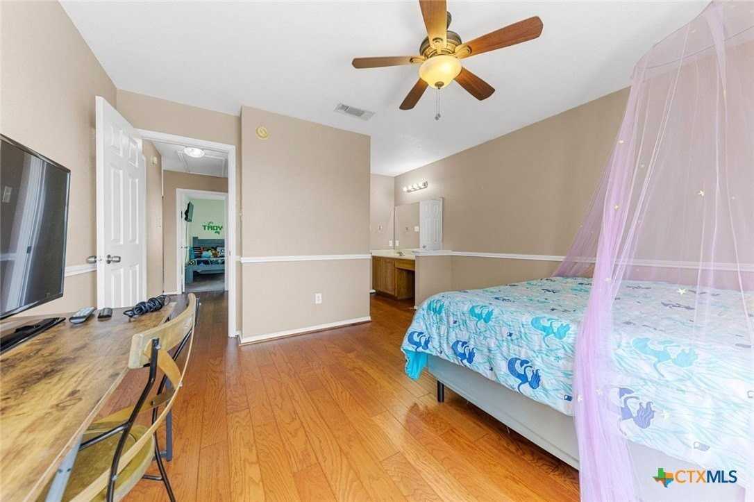 2203 Delaware - Photo 5 of 40