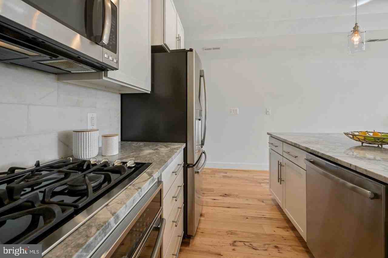 3325 11th St Nw #7 - Photo 5 of 38