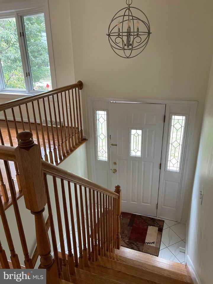 271 Crandell Rd - Photo 2 of 27