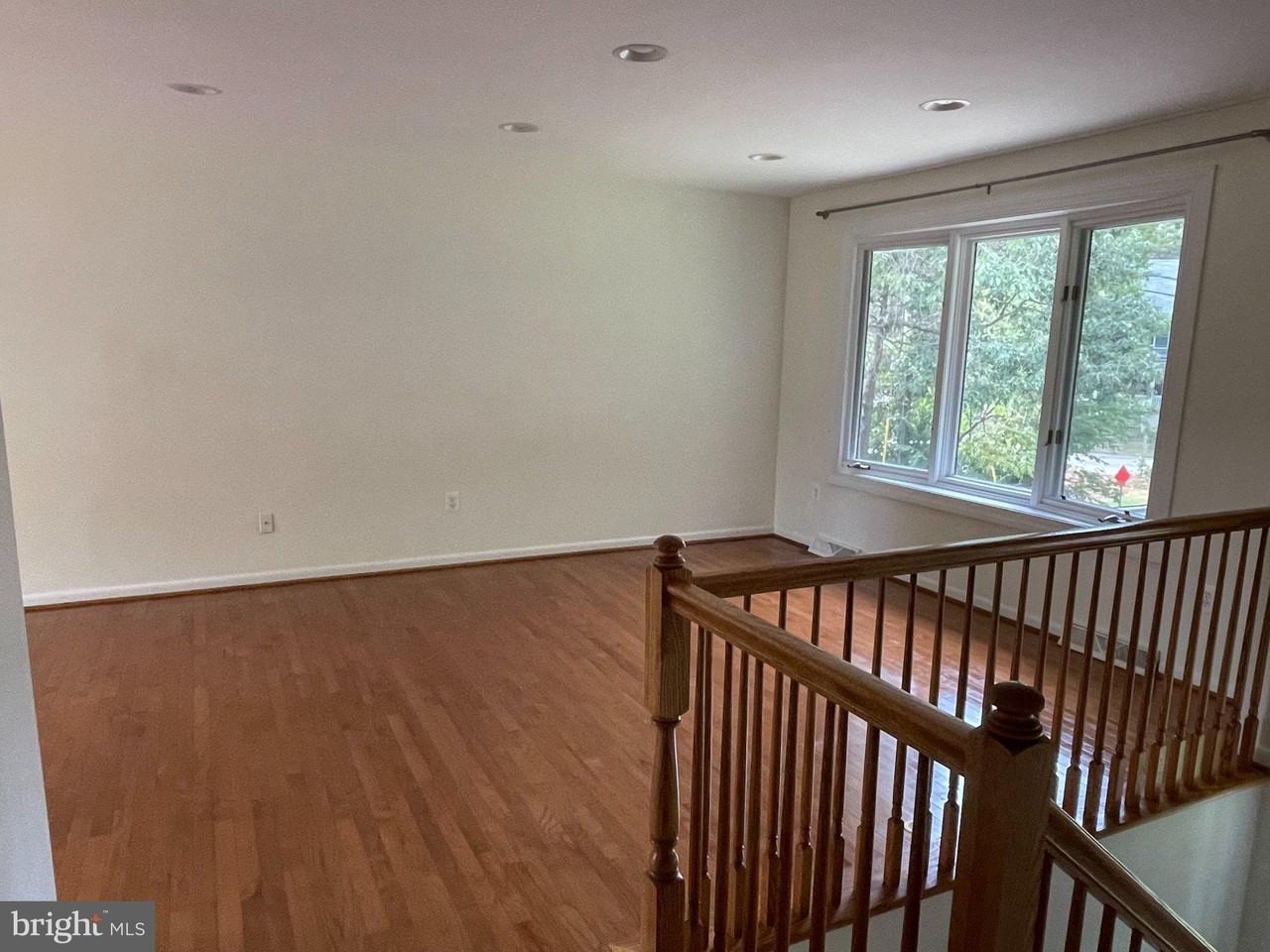 271 Crandell Rd - Photo 3 of 27