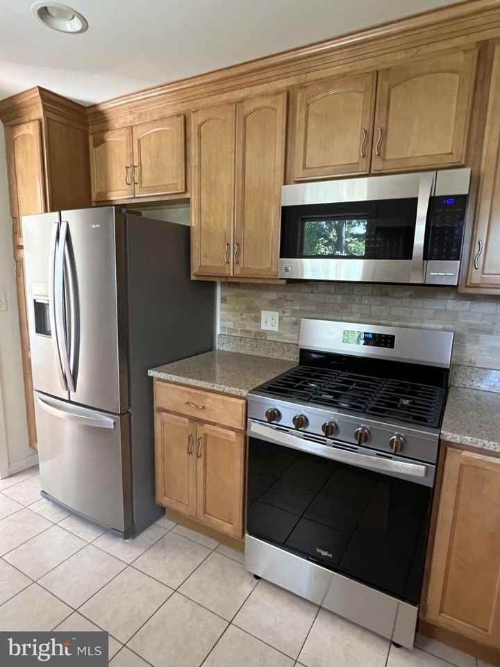 271 Crandell Rd - Photo 6 of 27