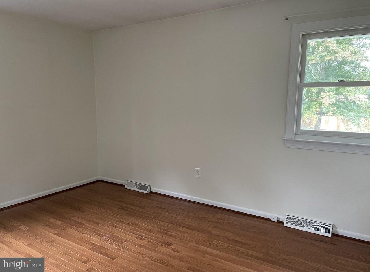 271 Crandell Rd - Photo 7 of 27