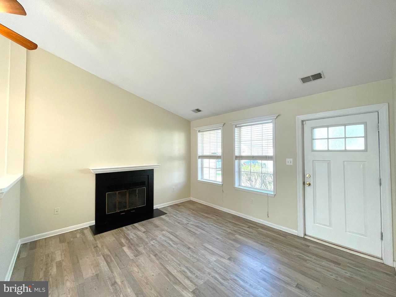 2161 Freemantle Ct - Photo 2 of 22