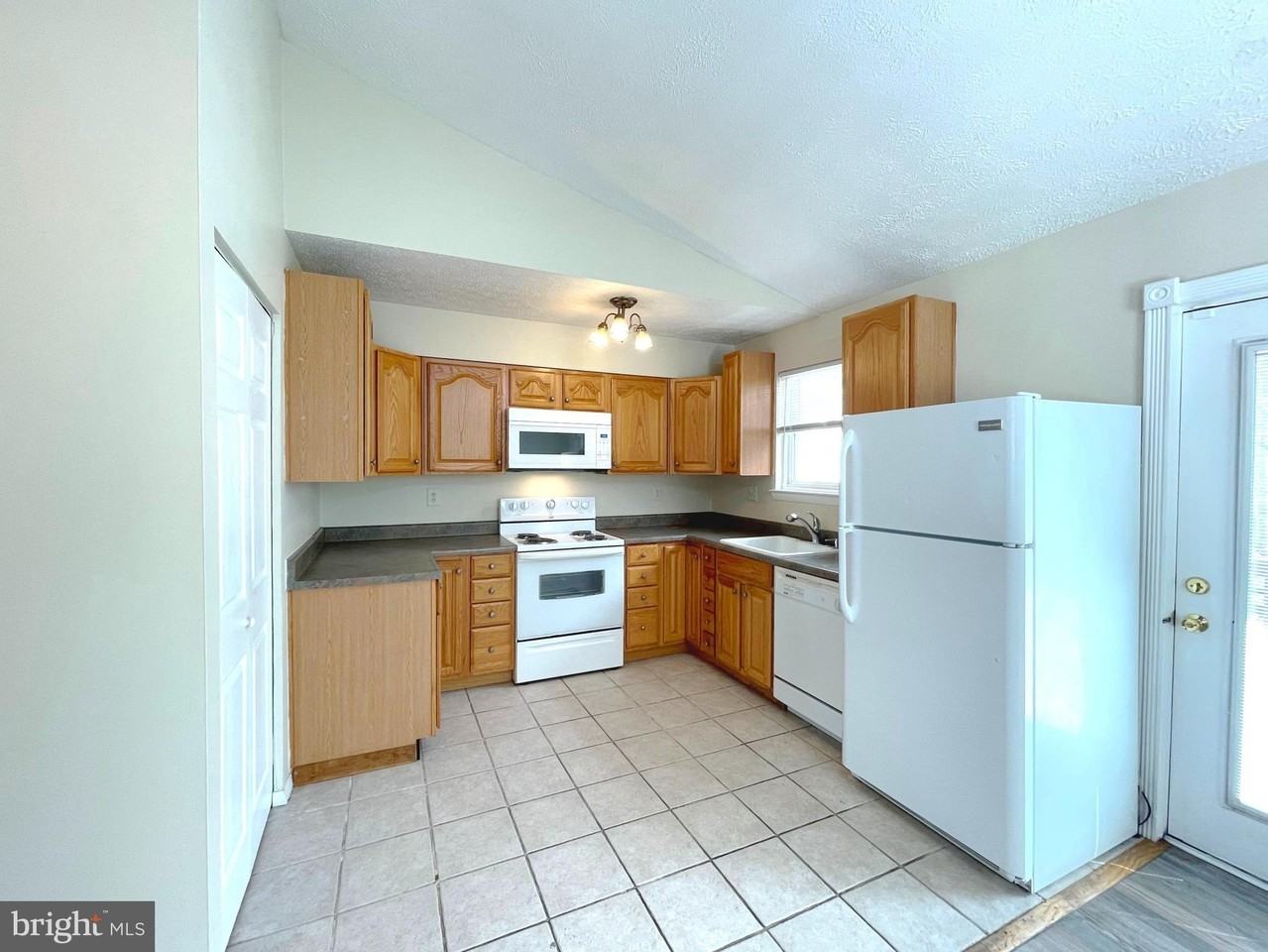 2161 Freemantle Ct - Photo 6 of 22