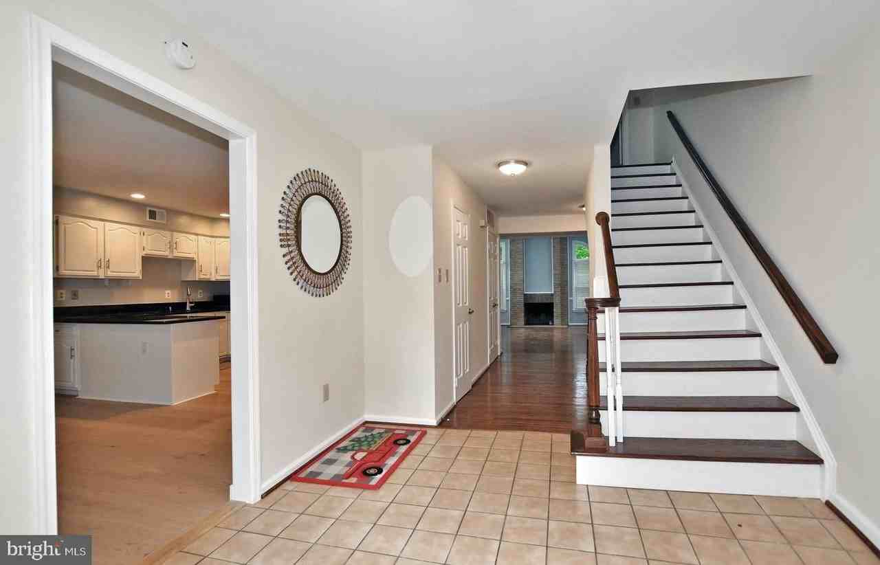 10121 Crestberry Pl - Photo 7 of 41