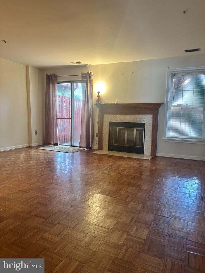 16424 Pleasant Hill Ct - Photo 3 of 17