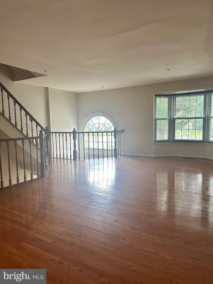 16424 Pleasant Hill Ct - Photo 6 of 17