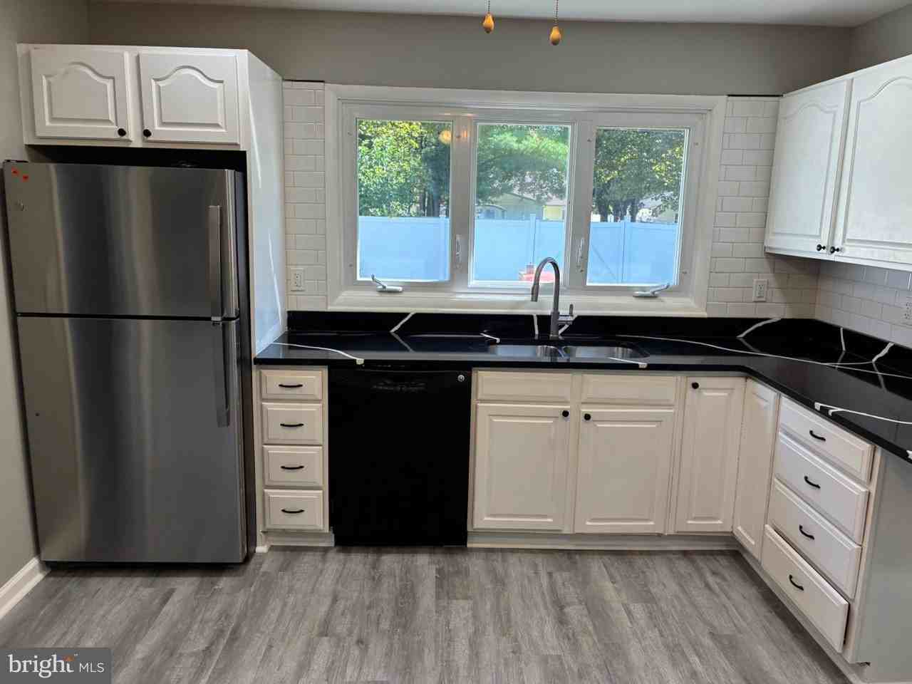 18 Glover Ln - Photo 4 of 21