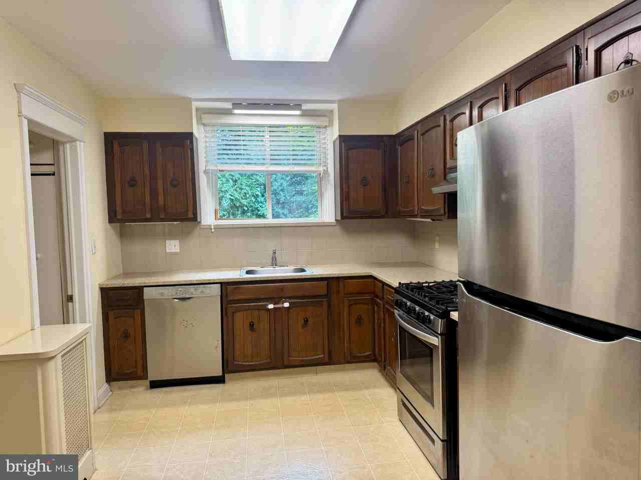 8235 Brookside Rd - Photo 4 of 25