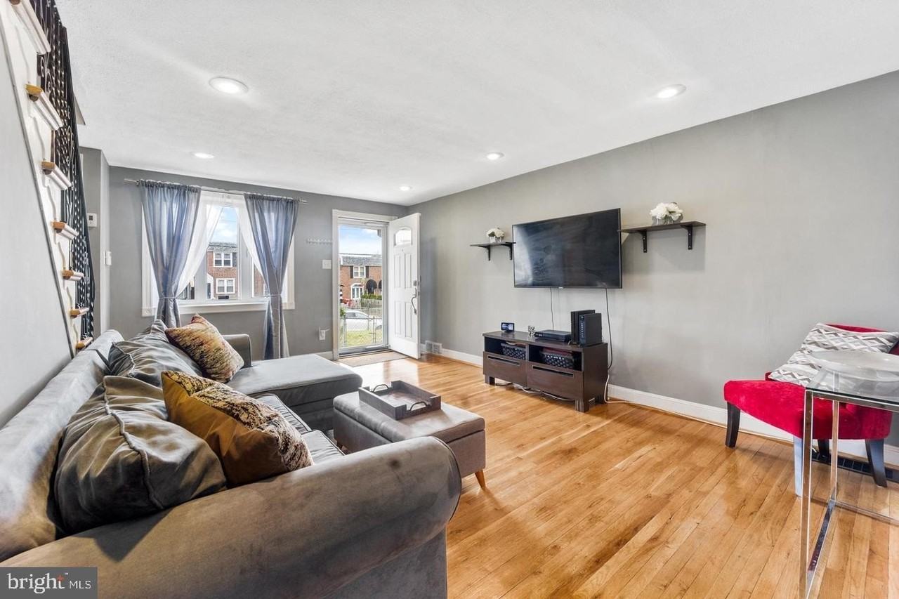 7334 Woodcrest Ave - Photo 2 of 39