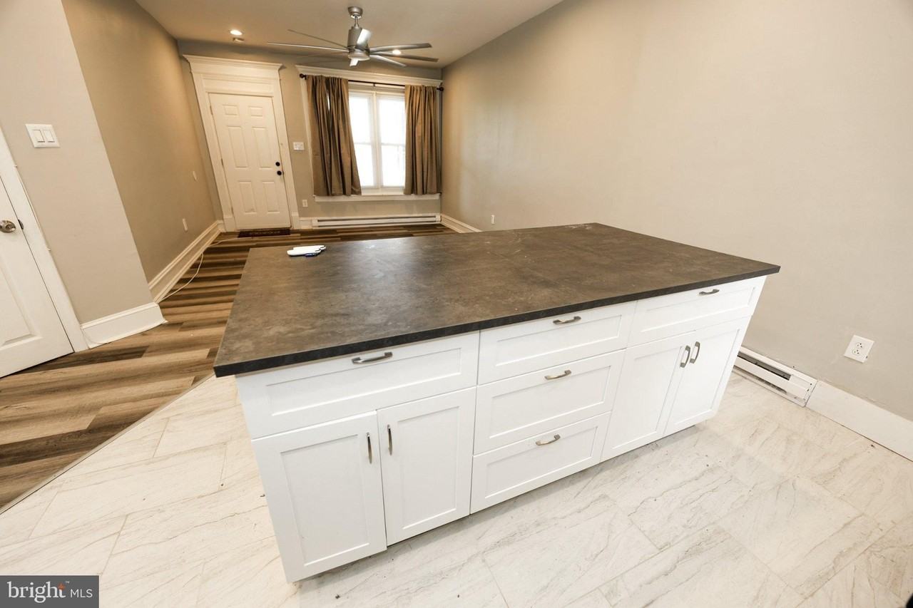6044 Catharine St #1B - Photo 5 of 26