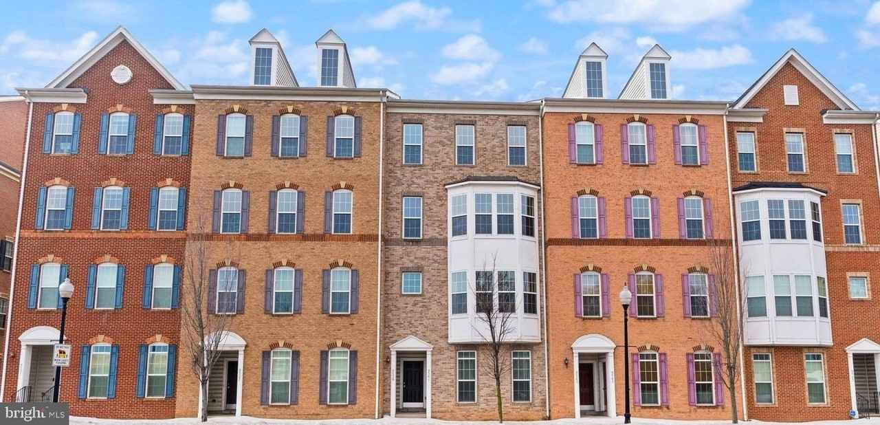 9541 Center St - Photo 3 of 42
