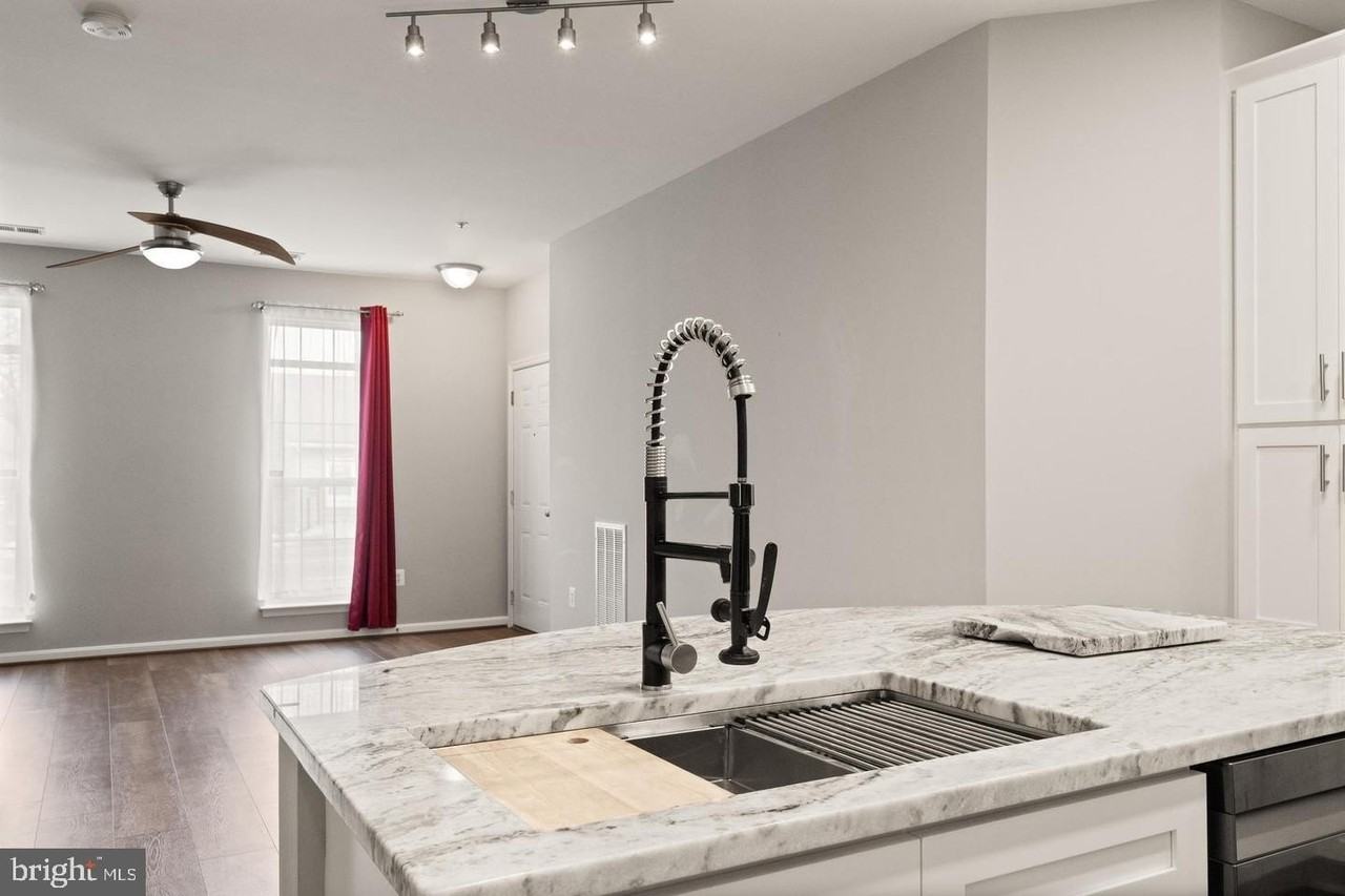 9541 Center St - Photo 6 of 42