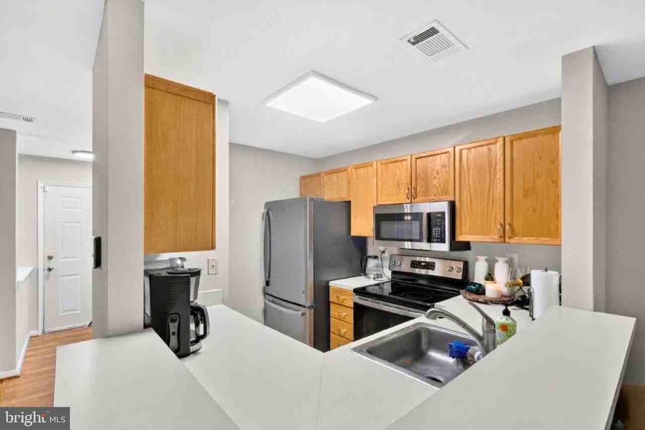 10925 Postern Ct - Photo 2 of 27
