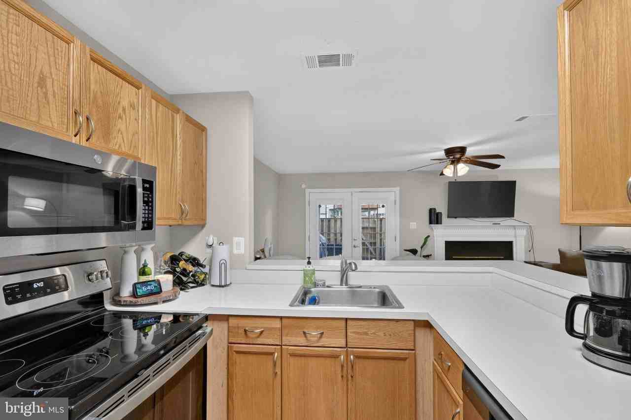 10925 Postern Ct - Photo 3 of 27