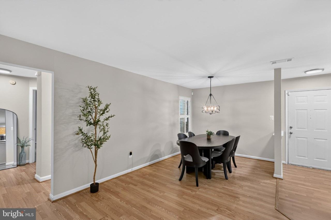 10925 Postern Ct - Photo 5 of 27