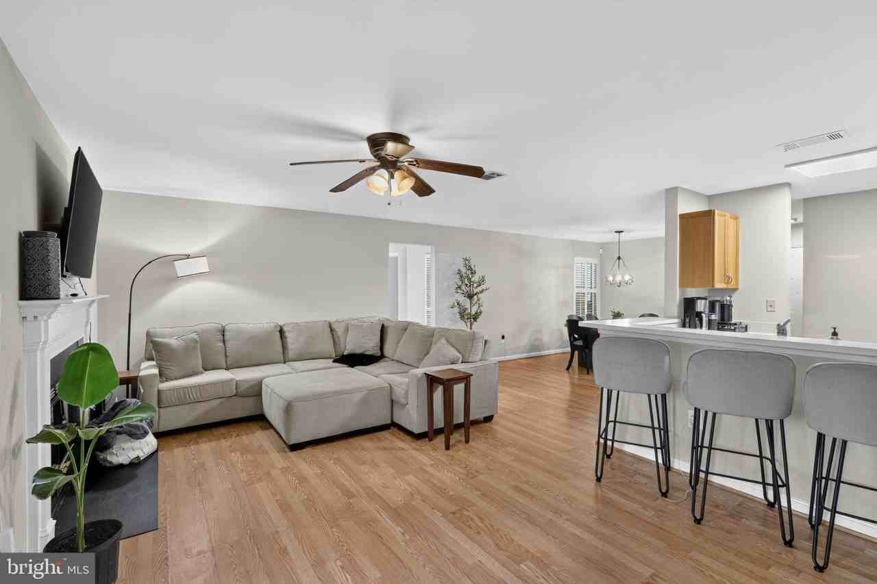 10925 Postern Ct - Photo 7 of 27