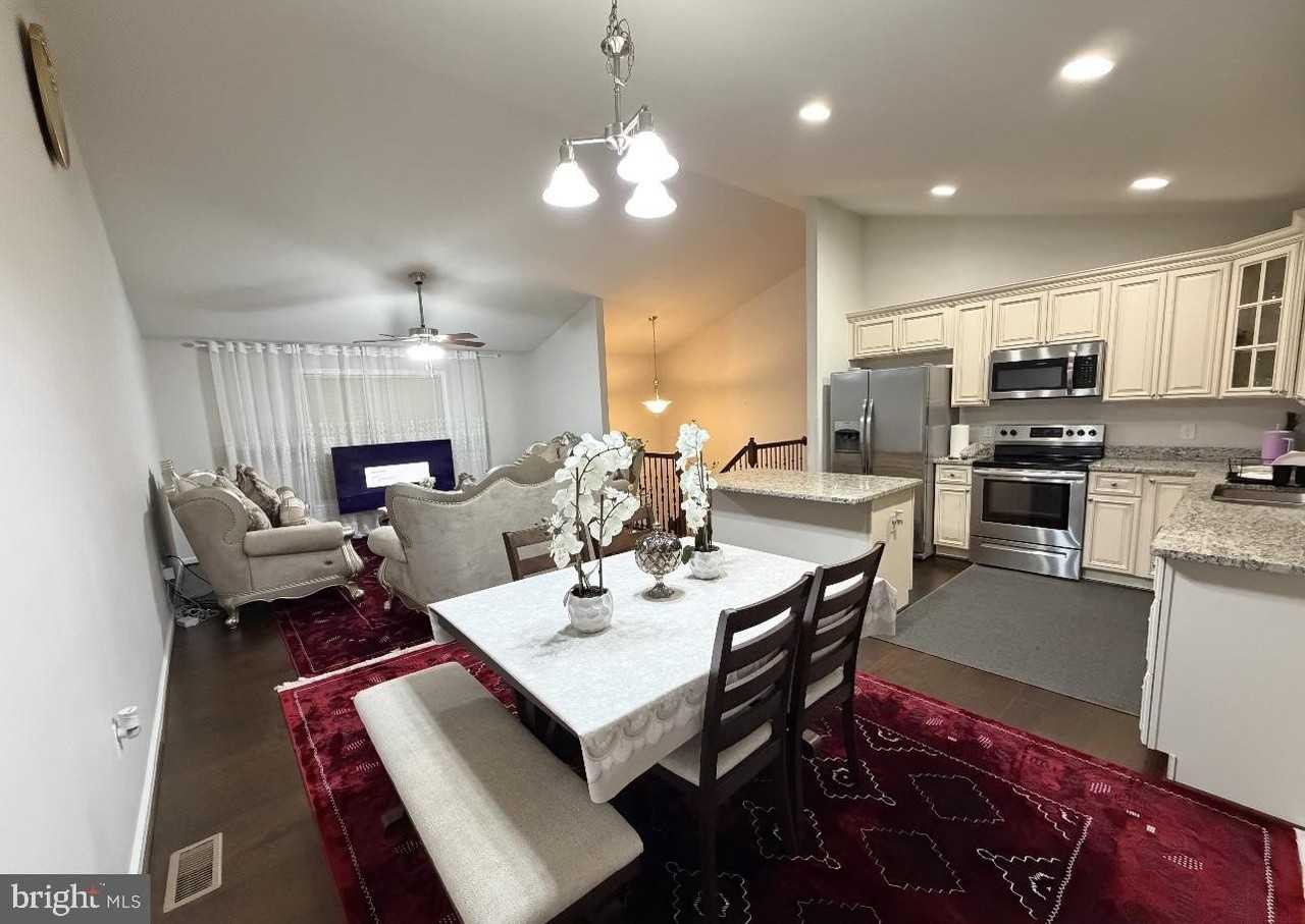 8 Howard Cir - Photo 2 of 15