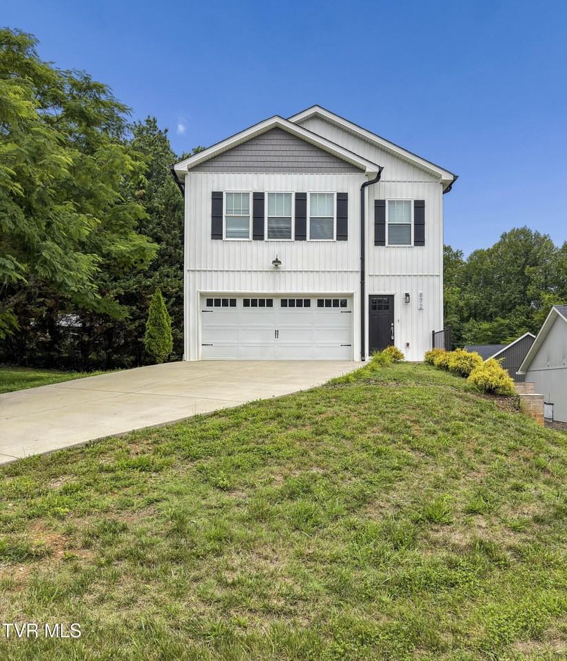 872 Ava Dr - Photo 3 of 37