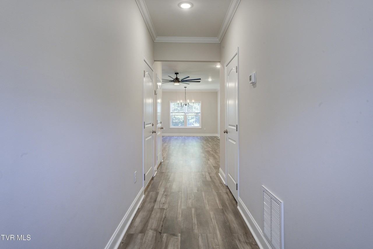 872 Ava Dr - Photo 4 of 37