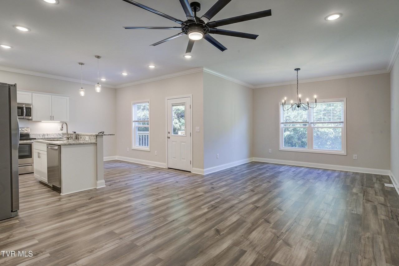 872 Ava Dr - Photo 5 of 37