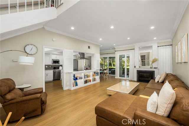 642 Colonial Cir - Photo 6 of 6