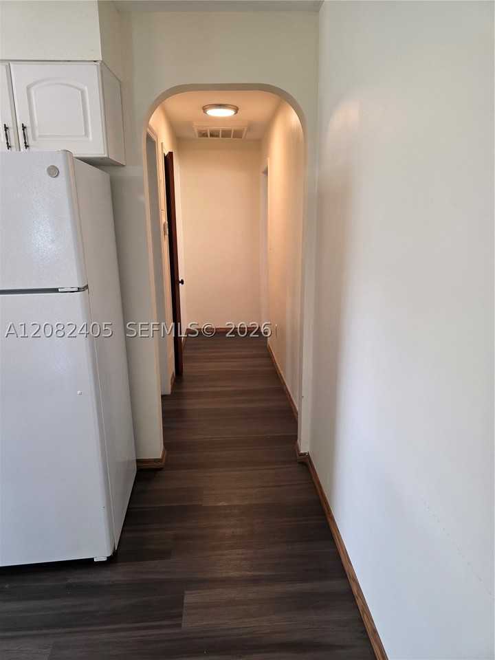 1843 Wiley St #1 - Photo 5 of 15