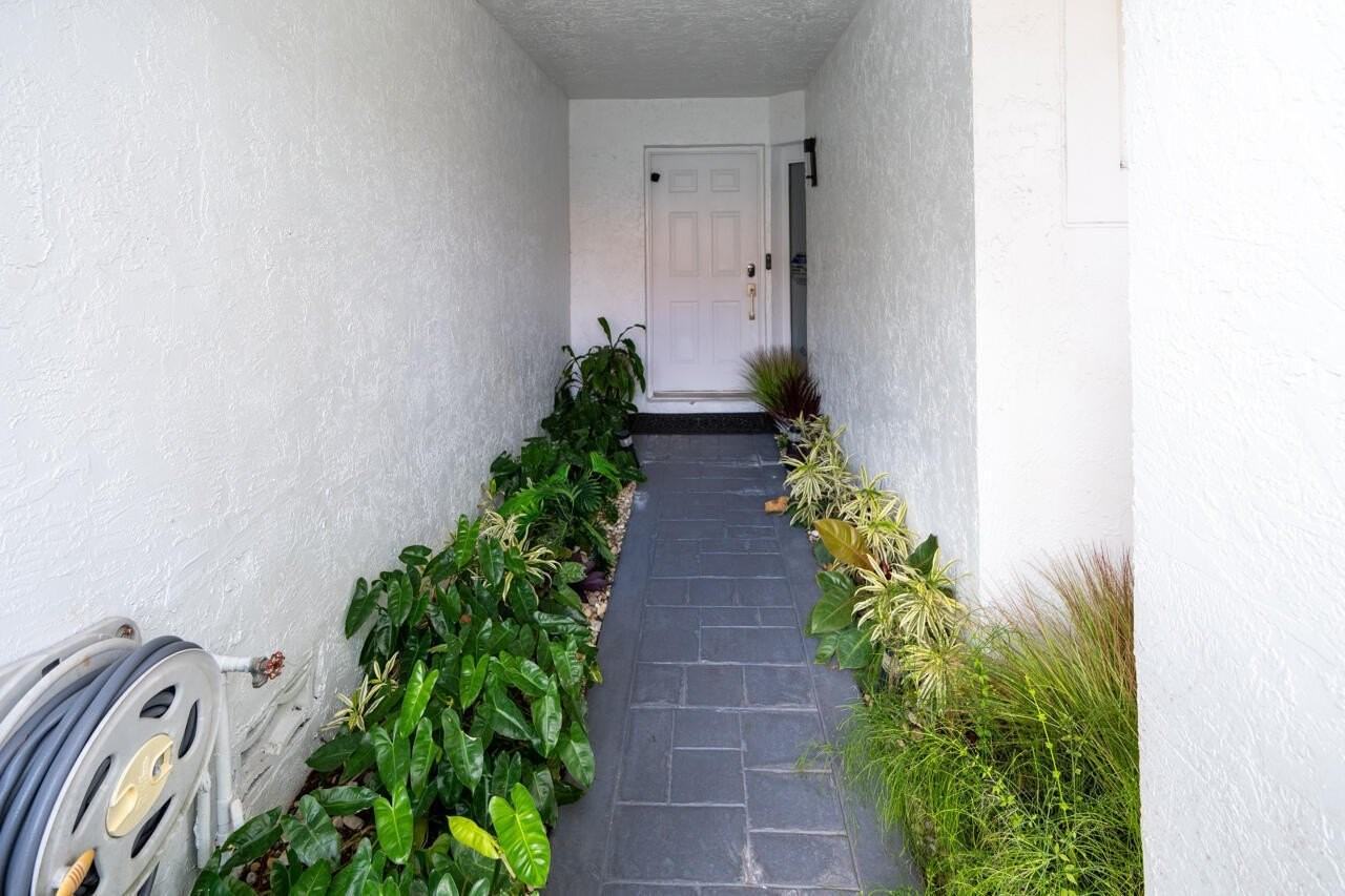 2081 Nw 52nd St - Photo 5 of 49
