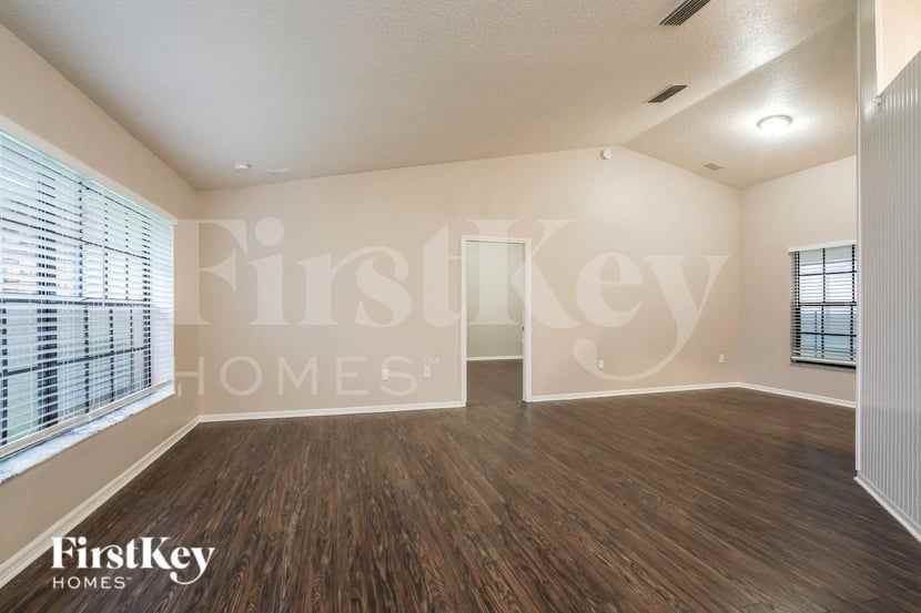 1105 Craig Ct - Photo 3 of 15