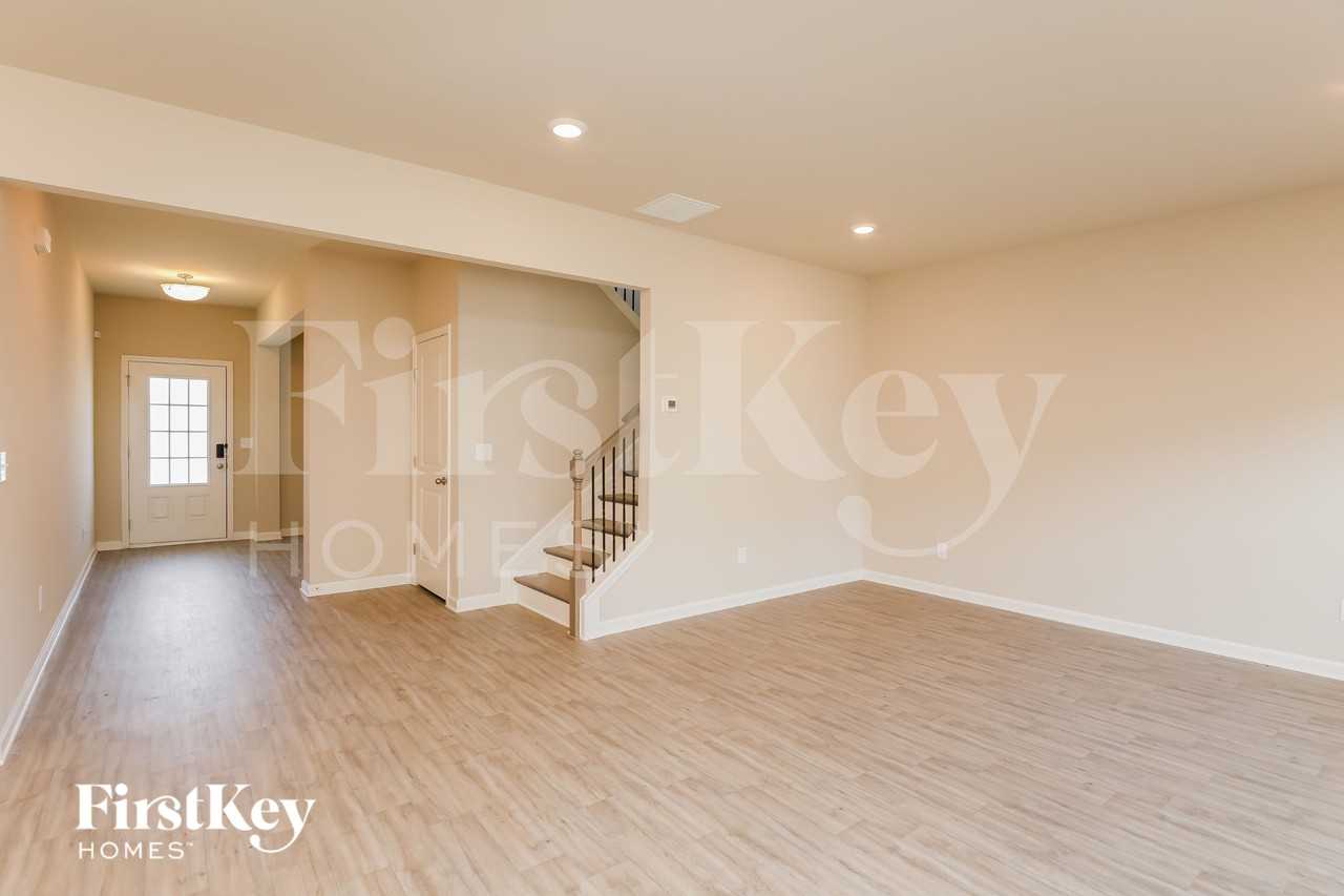 334 Auburn Crossing Dr - Photo 2 of 15