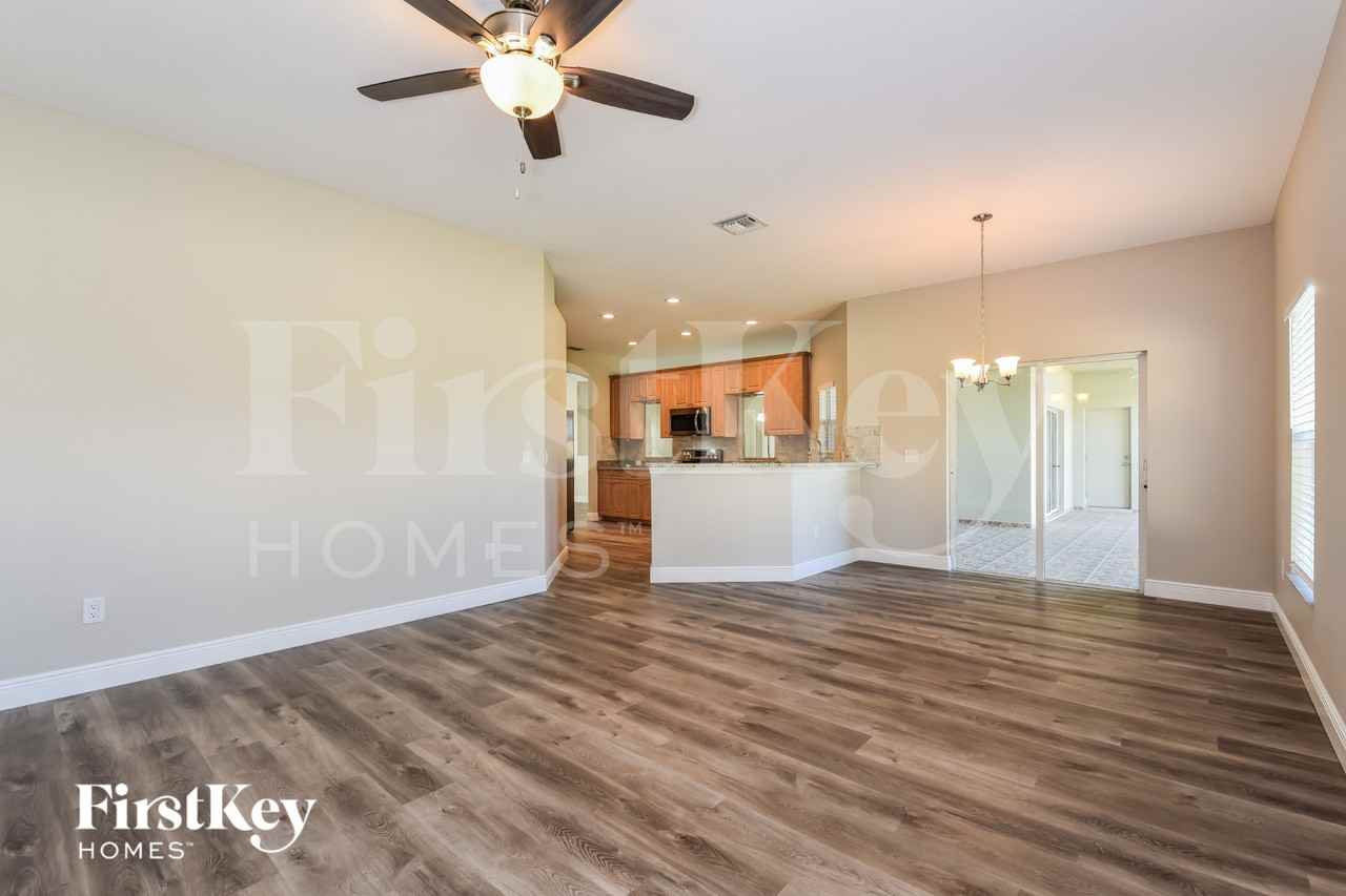 835 Sw 17th Ter - Photo 2 of 15
