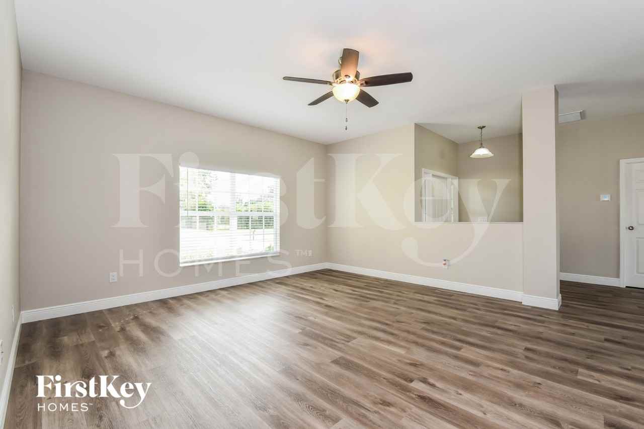 835 Sw 17th Ter - Photo 3 of 15