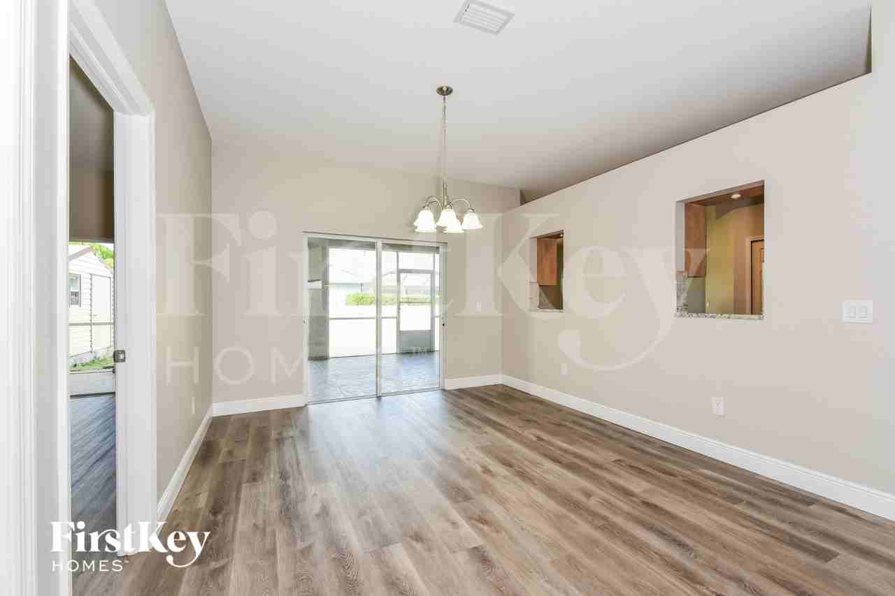 835 Sw 17th Ter - Photo 4 of 15