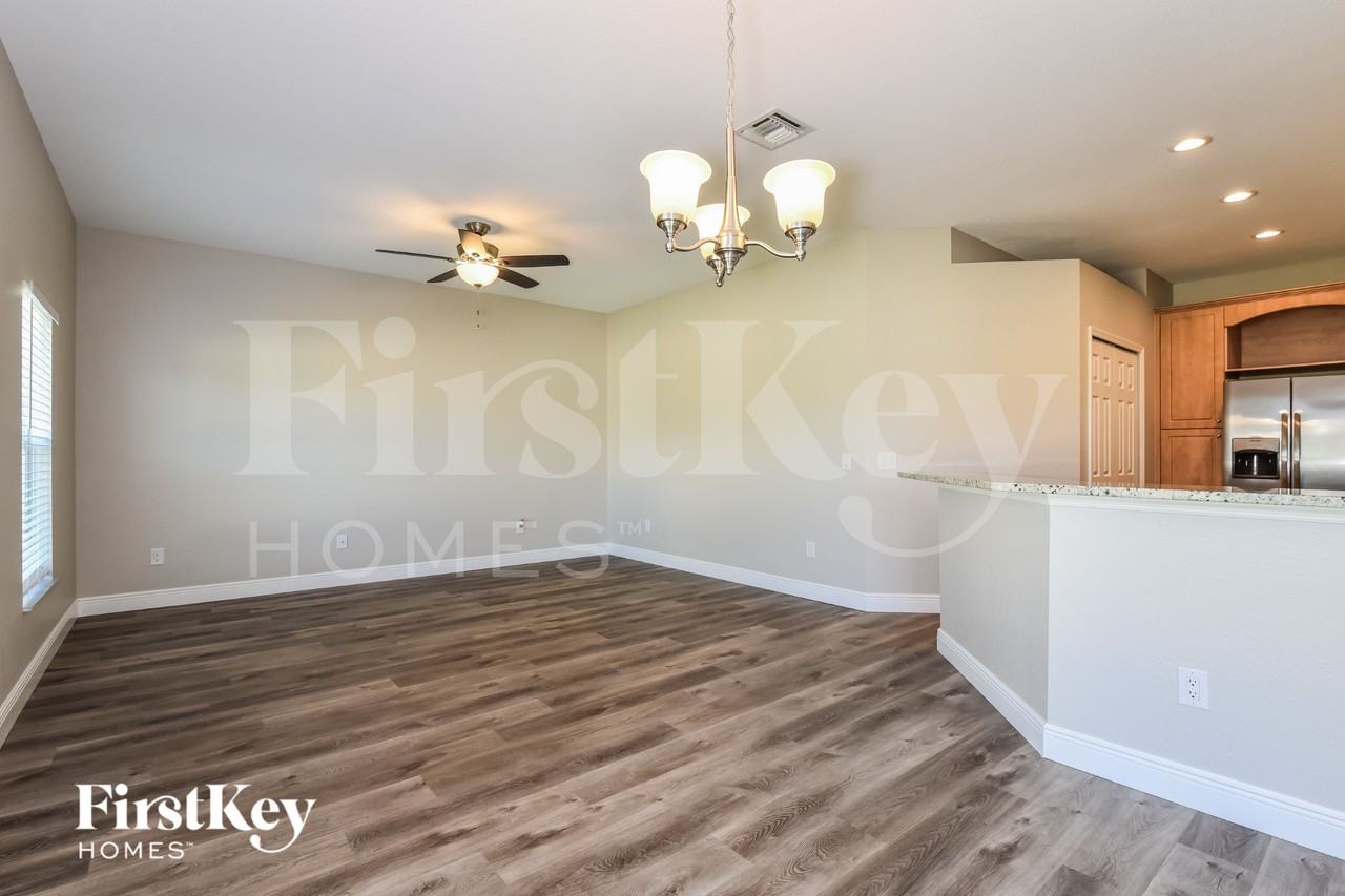 835 Sw 17th Ter - Photo 5 of 15