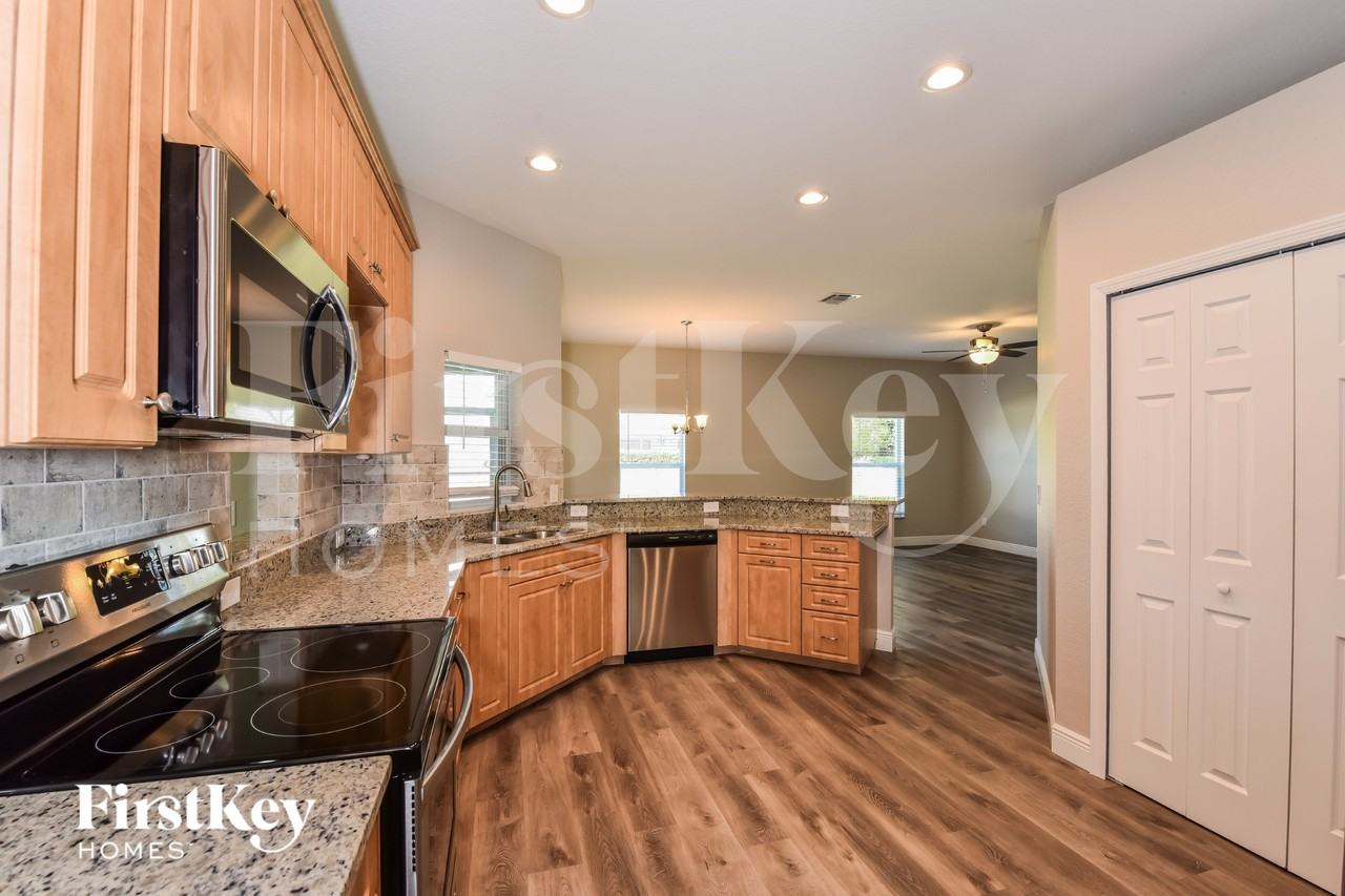 835 Sw 17th Ter - Photo 7 of 15