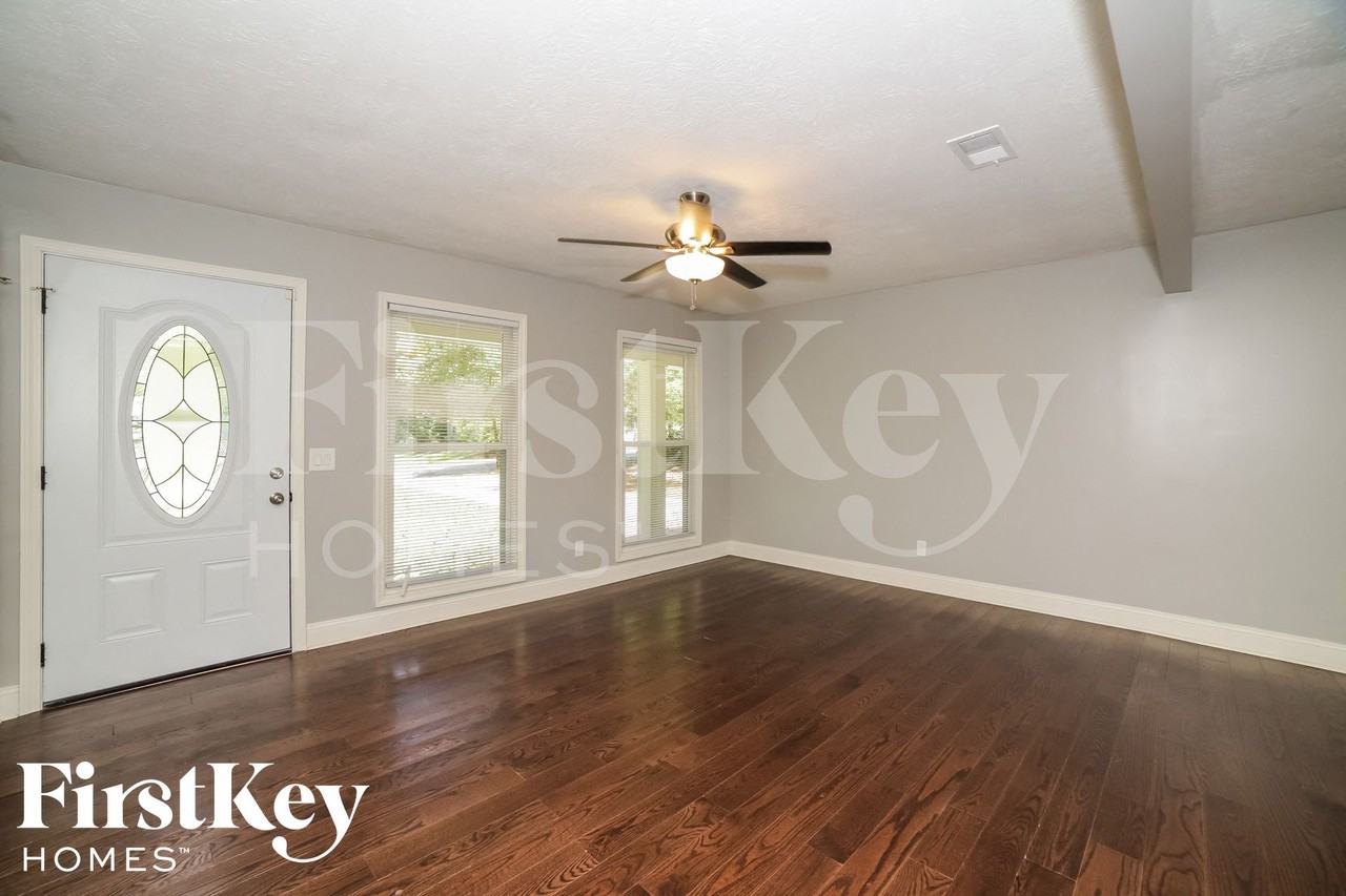 6159 Prince Ct - Photo 2 of 15