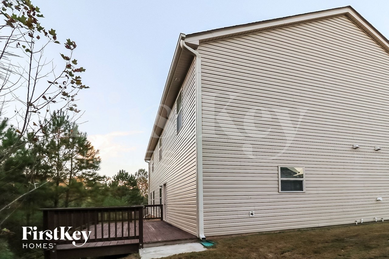 555 Westridge Cir - Photo 2 of 2