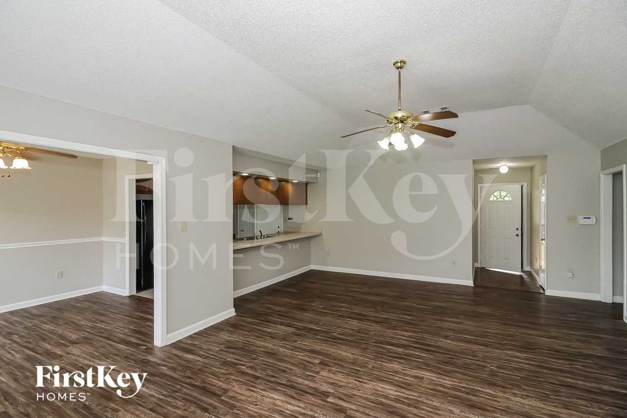 5277 Timber Ridge Dr - Photo 2 of 15