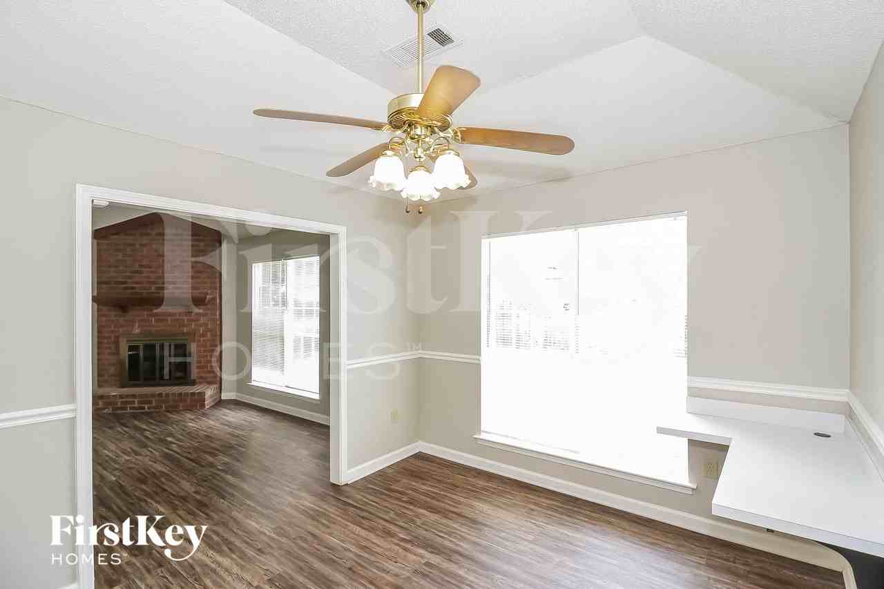 5277 Timber Ridge Dr - Photo 4 of 15