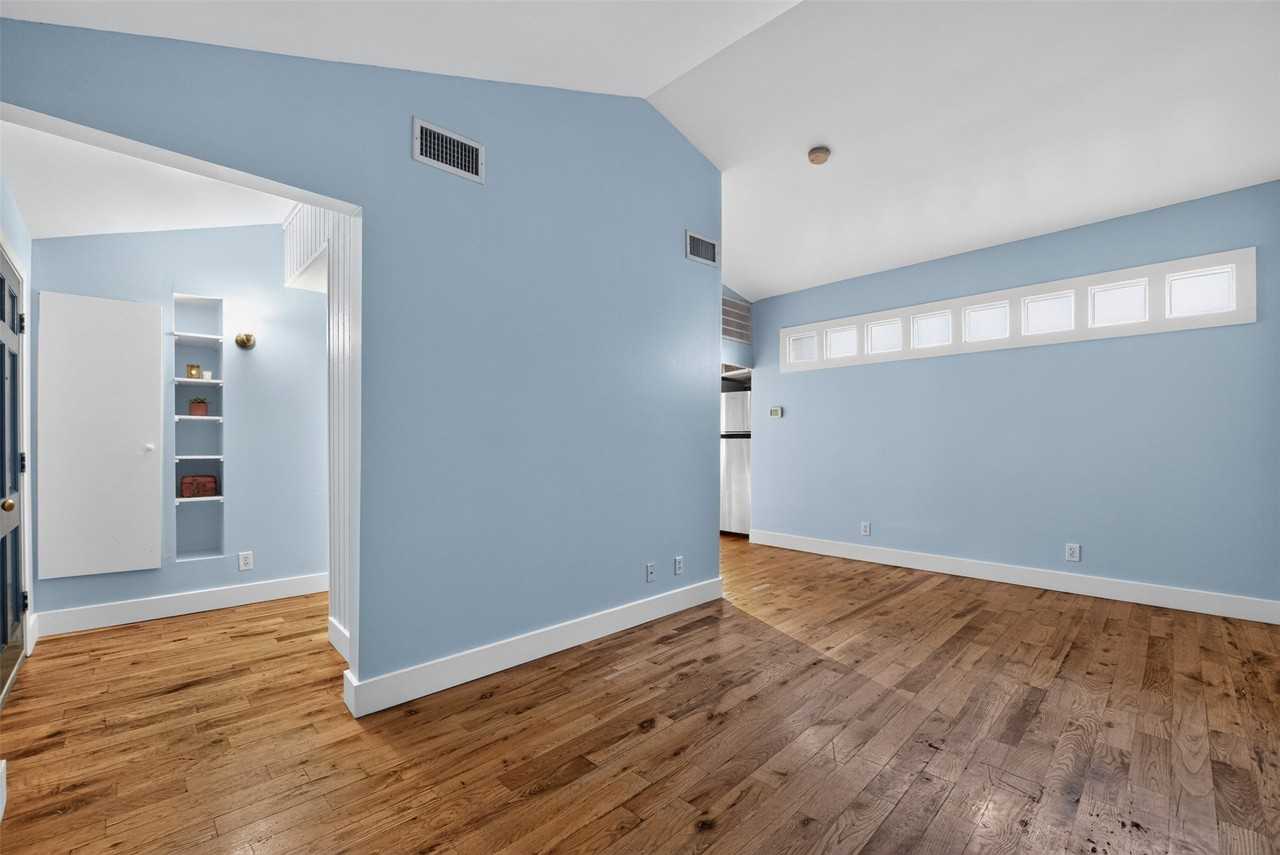 2106 Van Buren St - Photo 4 of 21