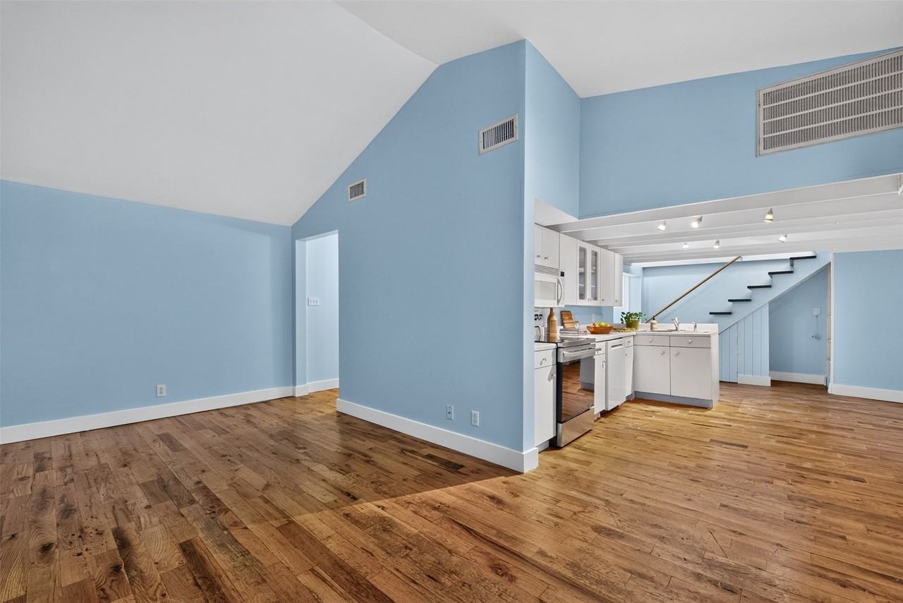 2106 Van Buren St - Photo 5 of 21