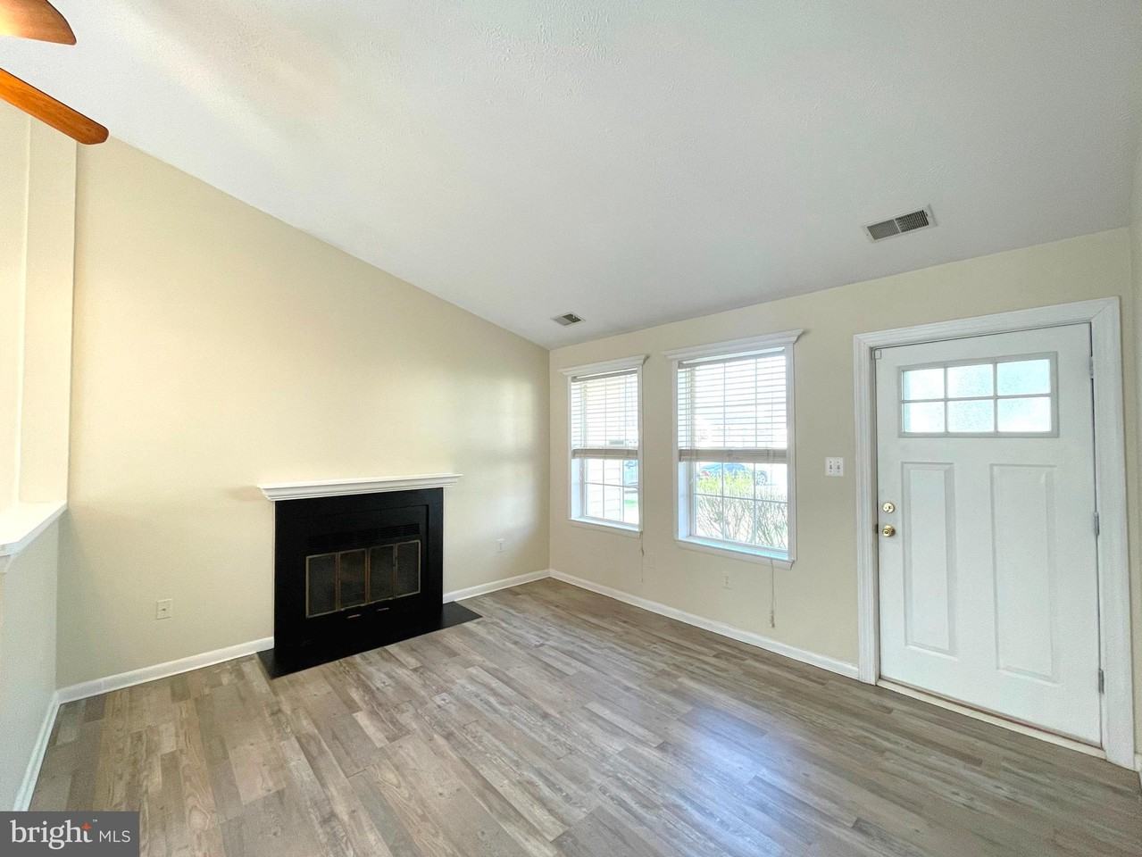 2161 Freemantle Ct - Photo 2 of 22