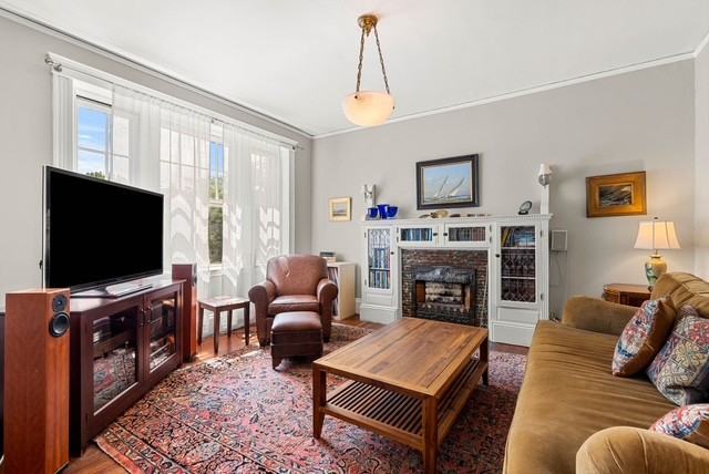 18 Fuller St #3 - Photo 2 of 34