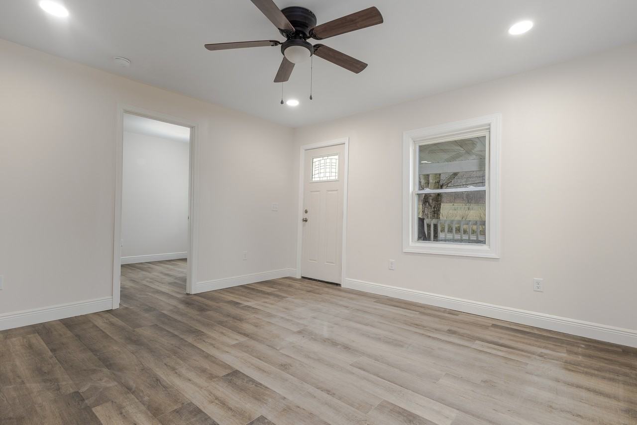 3273 Valley Rd #1 - Photo 3 of 17
