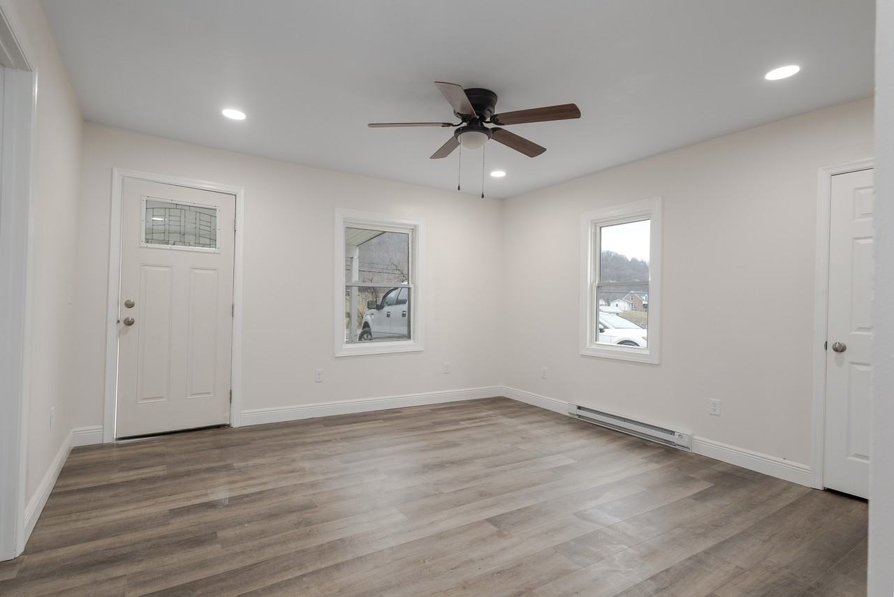 3273 Valley Rd #1 - Photo 4 of 17